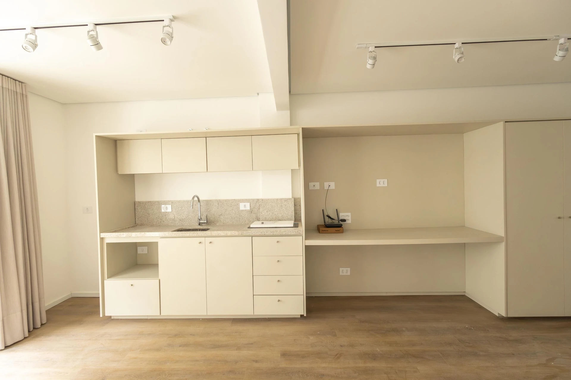 Apartment, 30 m², with floor-to-ceiling windows — photo 10