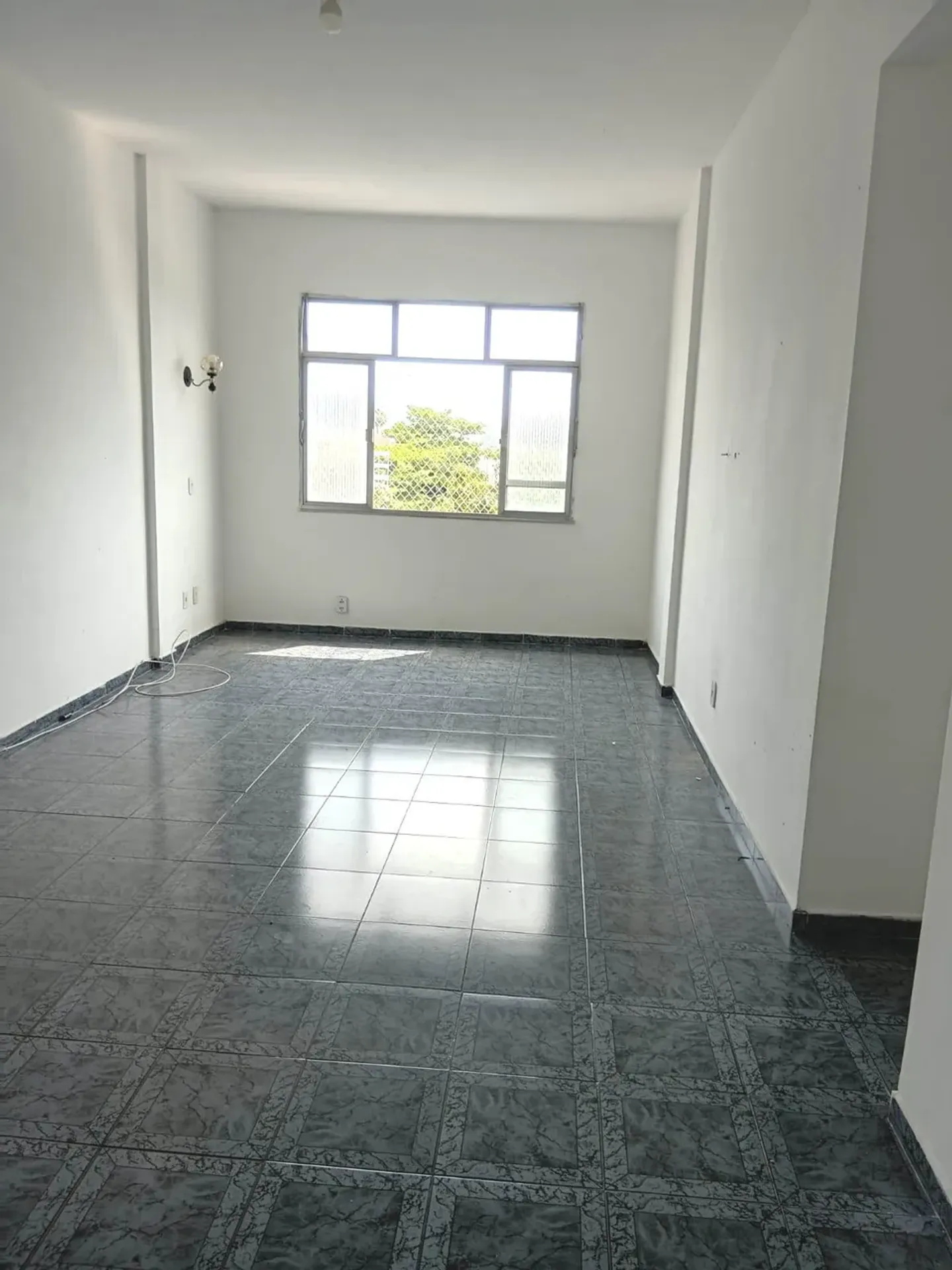 Apartment on the 4th floor with a grill on the balcony