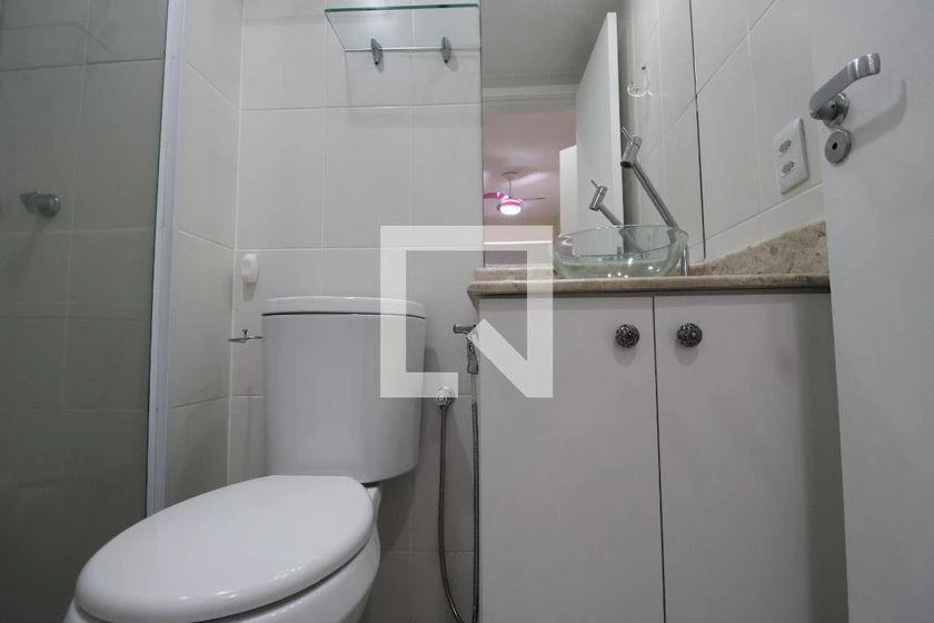 2-bedroom apartment in a building with a pool — photo 20