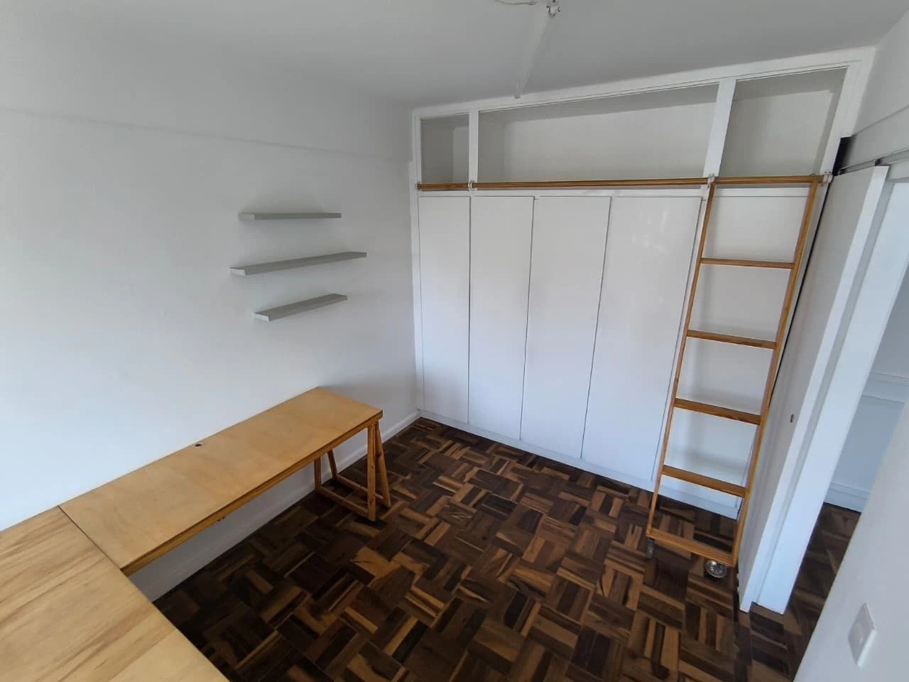 Home office in a one-bedroom apartment, 54 m²