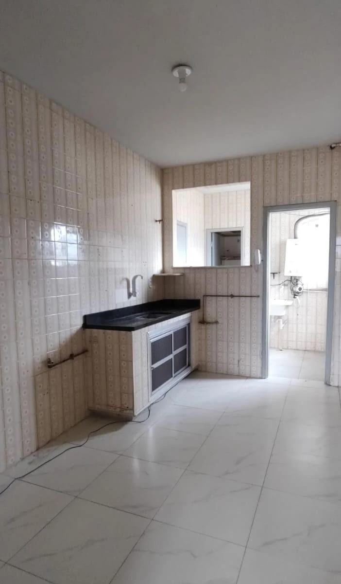 1-bedroom apartment with a closed kitchen and cabinetry — photo 3
