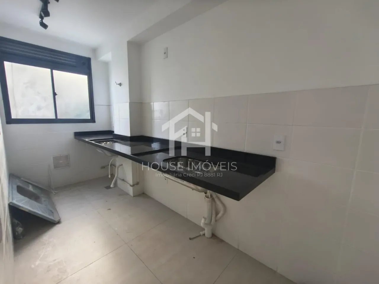 Unfurnished apartment with 2 bedrooms and 2 bathrooms — photo 11