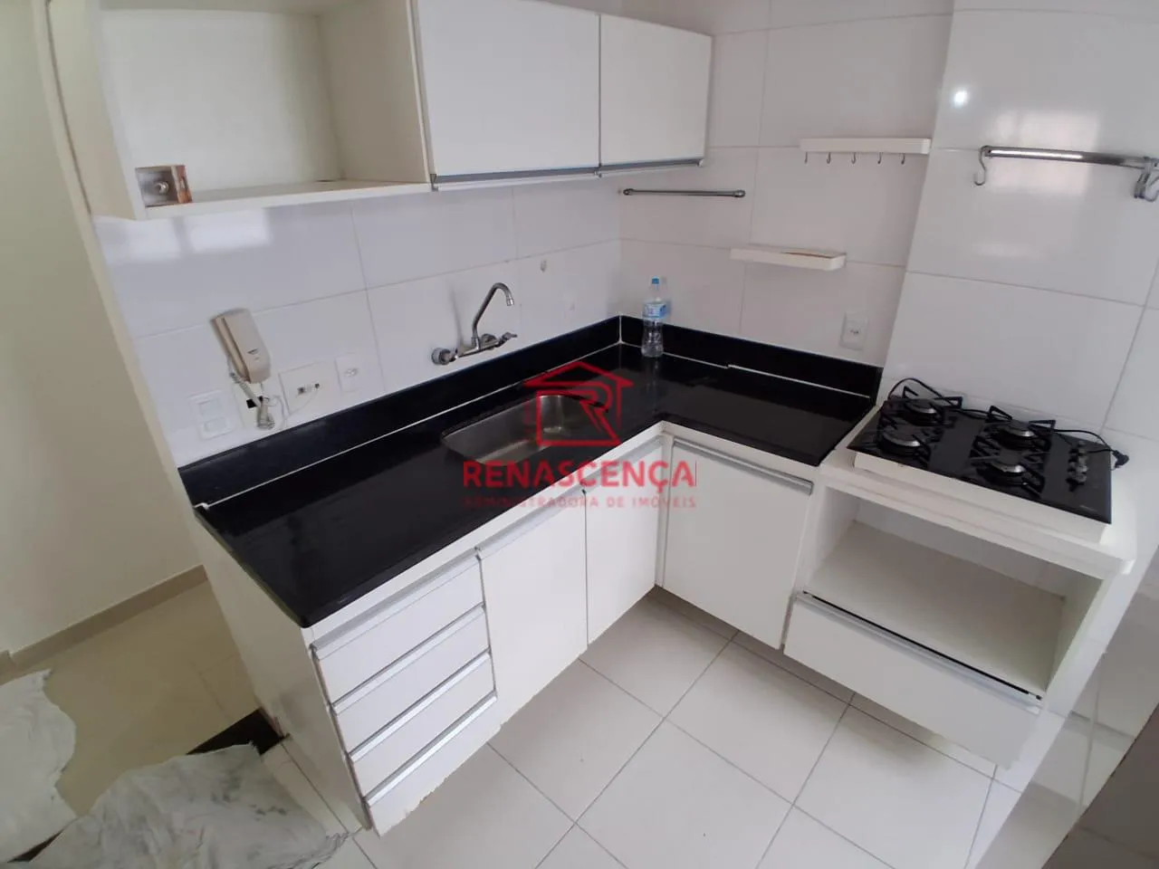 Balcony with a grill in a 2-bedroom apartment, 80 m² — photo 7