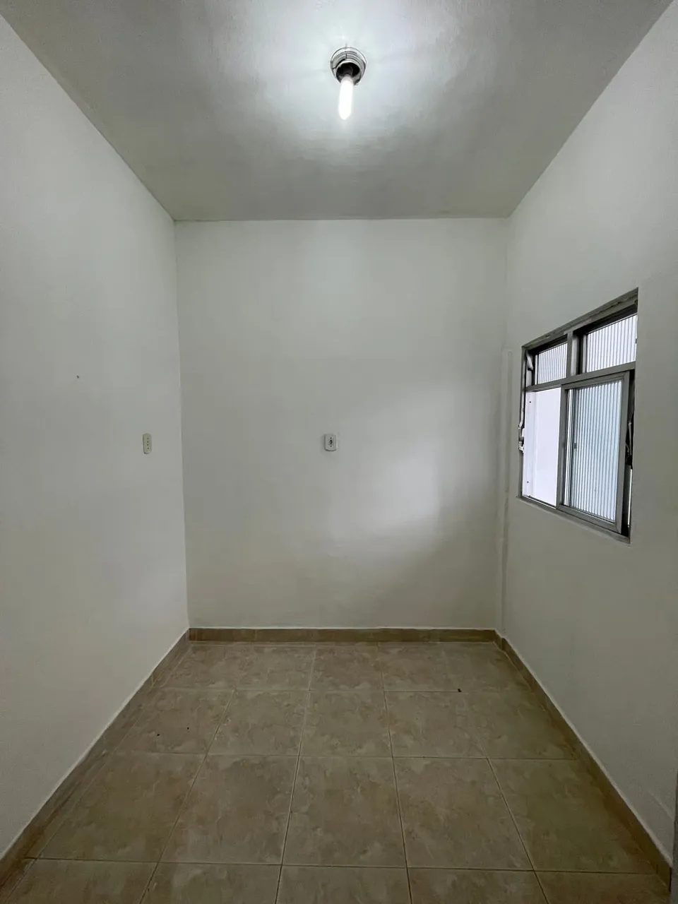 Rental house with 2 bedrooms and 1 bathroom, no parking — photo 12
