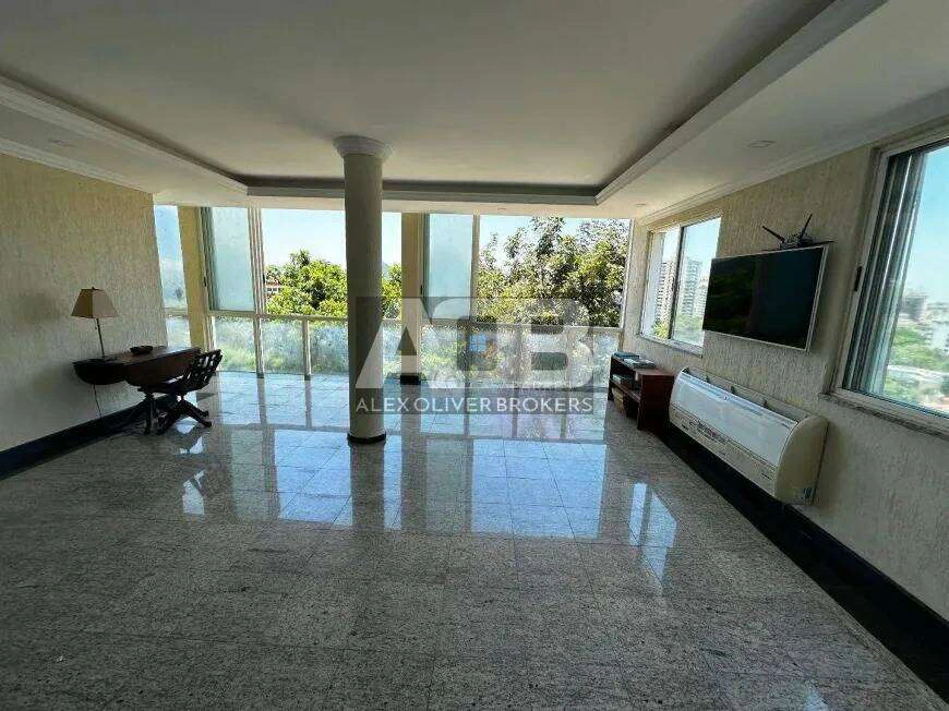 Furnished house with 5 bedrooms and 10 bathrooms — photo 22