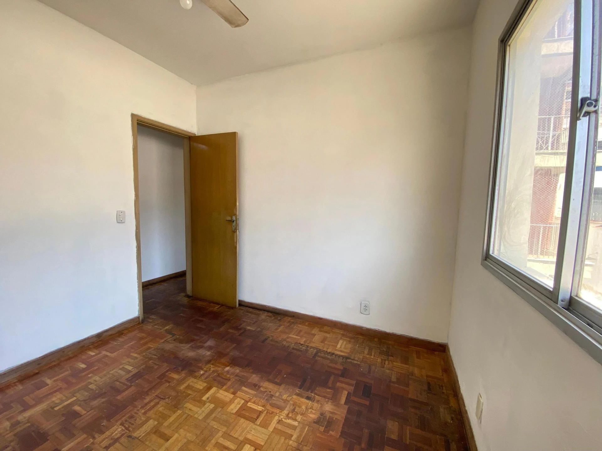 Apartment, 92 m², with wood or laminate floors — photo 43