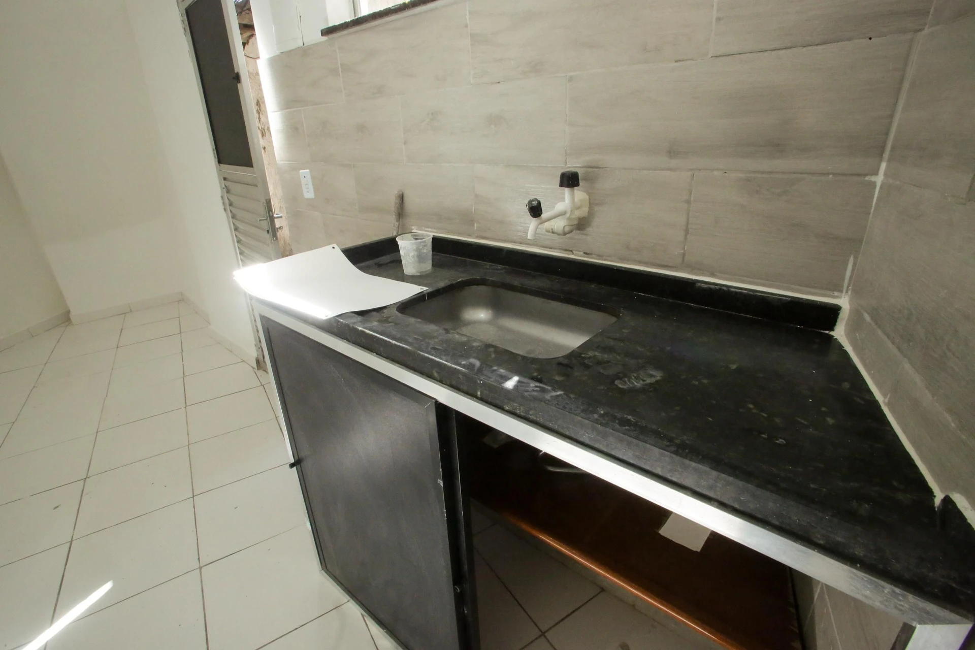 Unfurnished studio with 1 bedroom and 2 bathrooms — photo 8