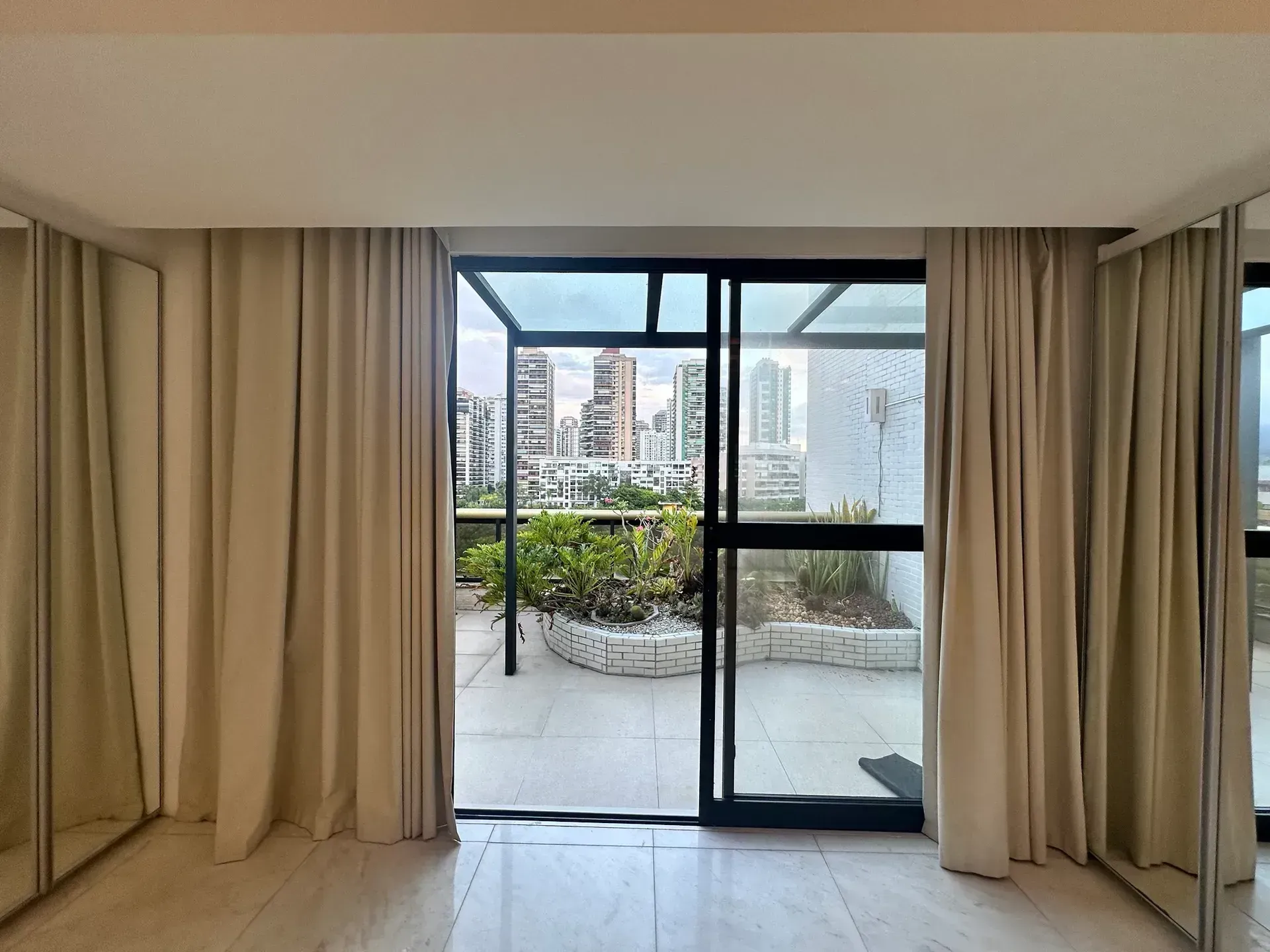 Apartamento sin muebles con 3 dormitorios y se aceptan mascotas — photo 50