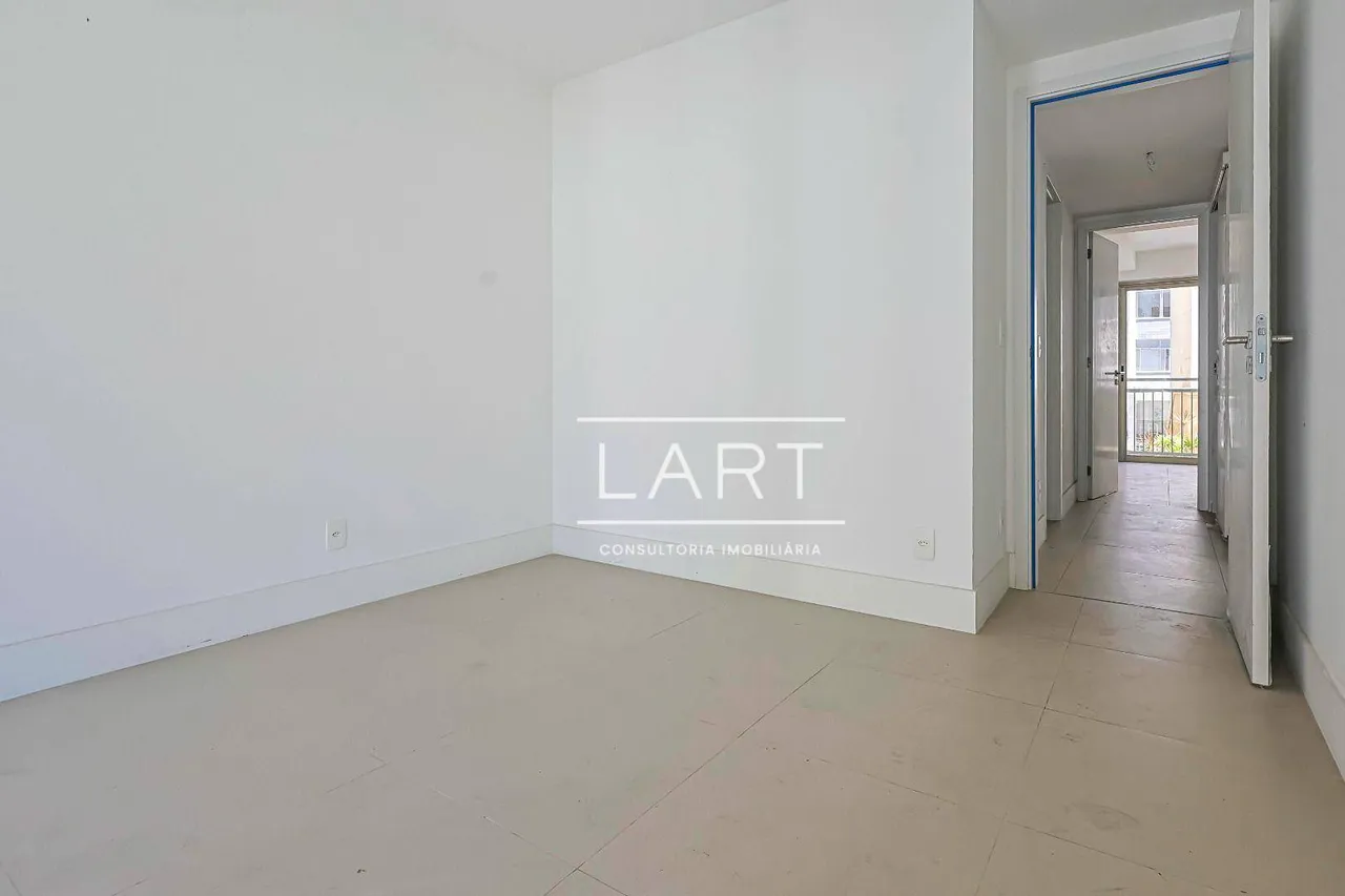 Top-floor apartment with 3 bedrooms and 2 bathrooms — photo 16
