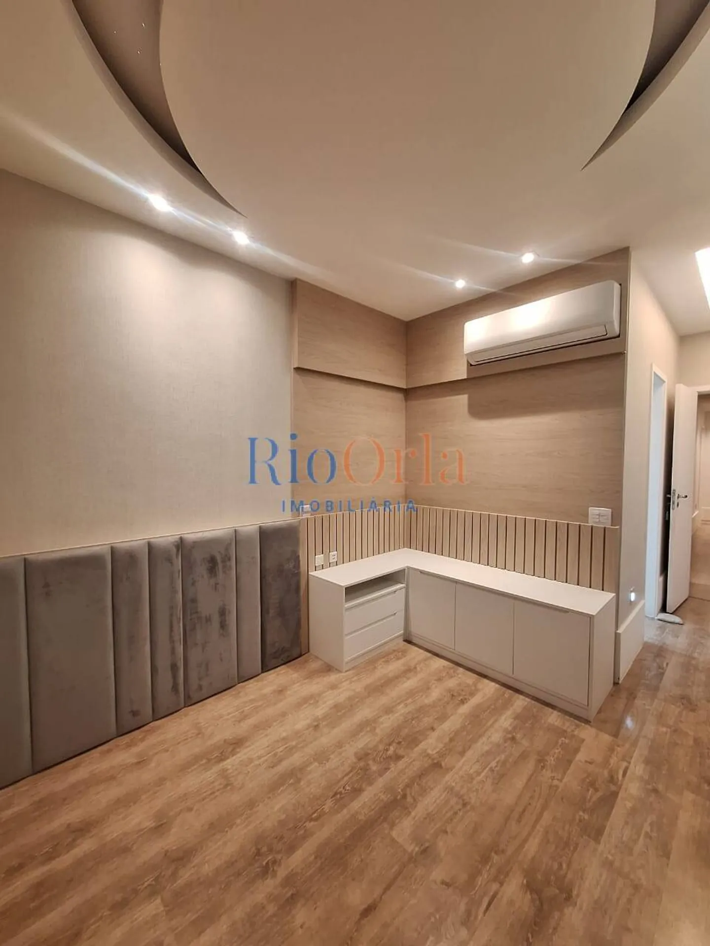 Furnished apartment with 4 bedrooms and 5 bathrooms — photo 36