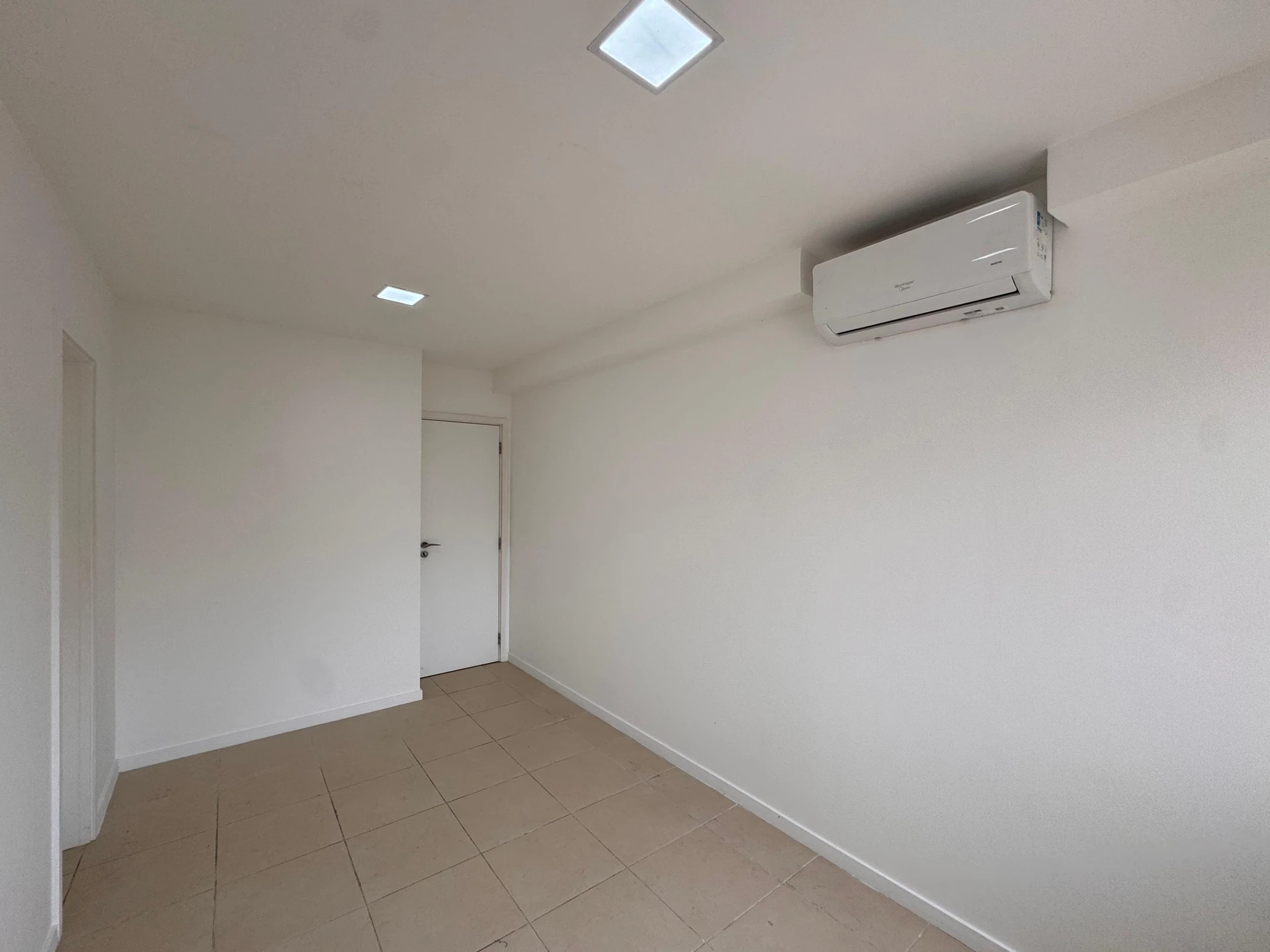 Furnished apartment, 158 m², with a water view — photo 35
