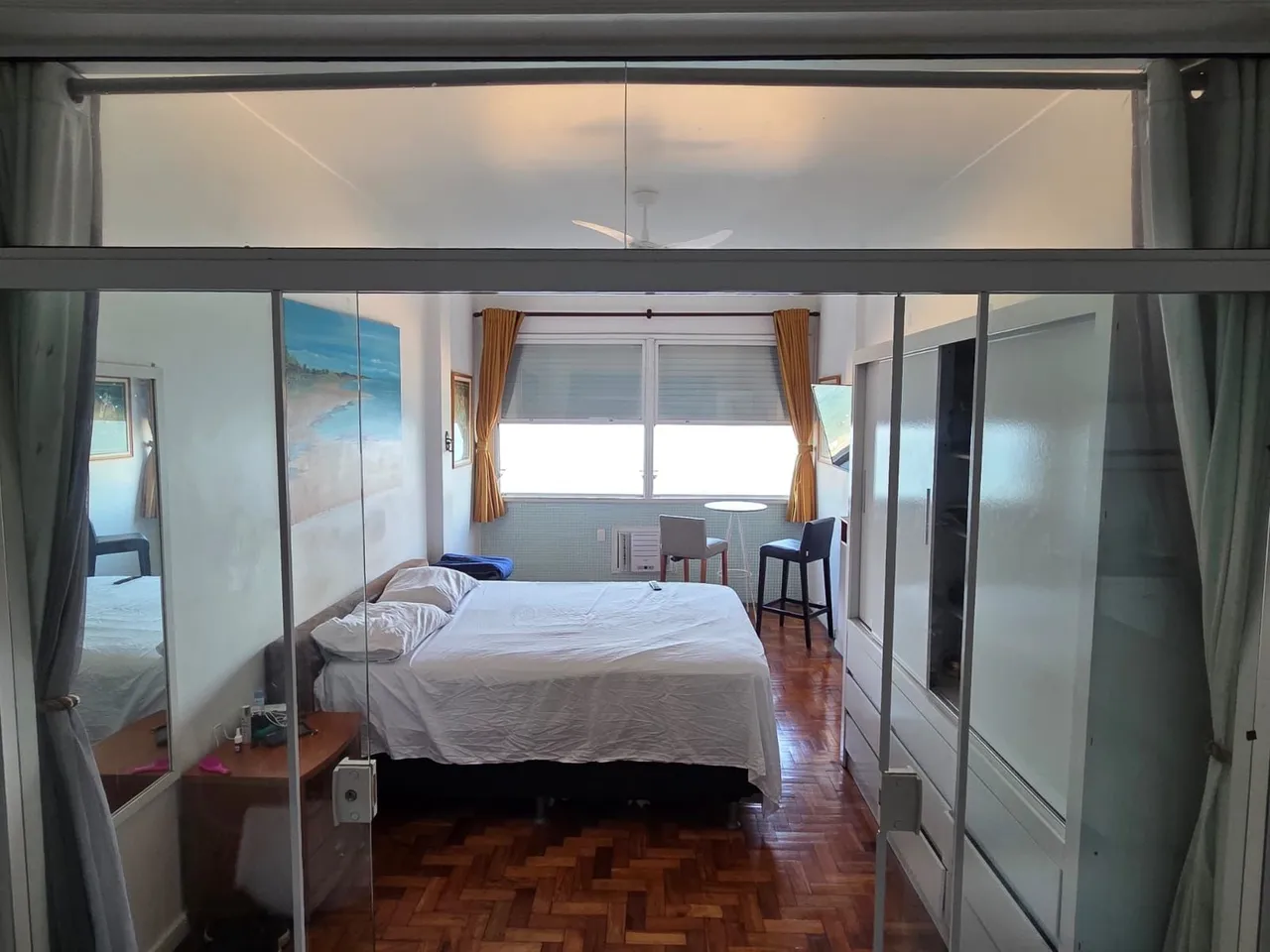 Furnished 1-bedroom apartment with open-plan kitchen — photo 11