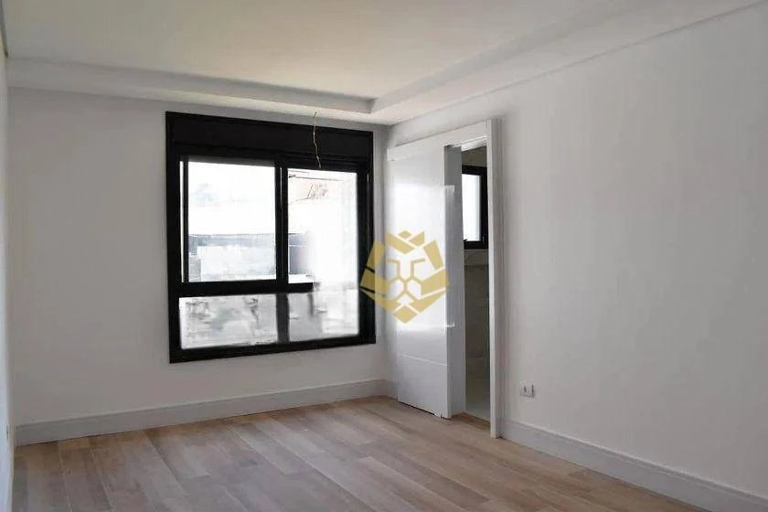 Three-storey house with 3 en-suite bedrooms and a private garden — photo 6