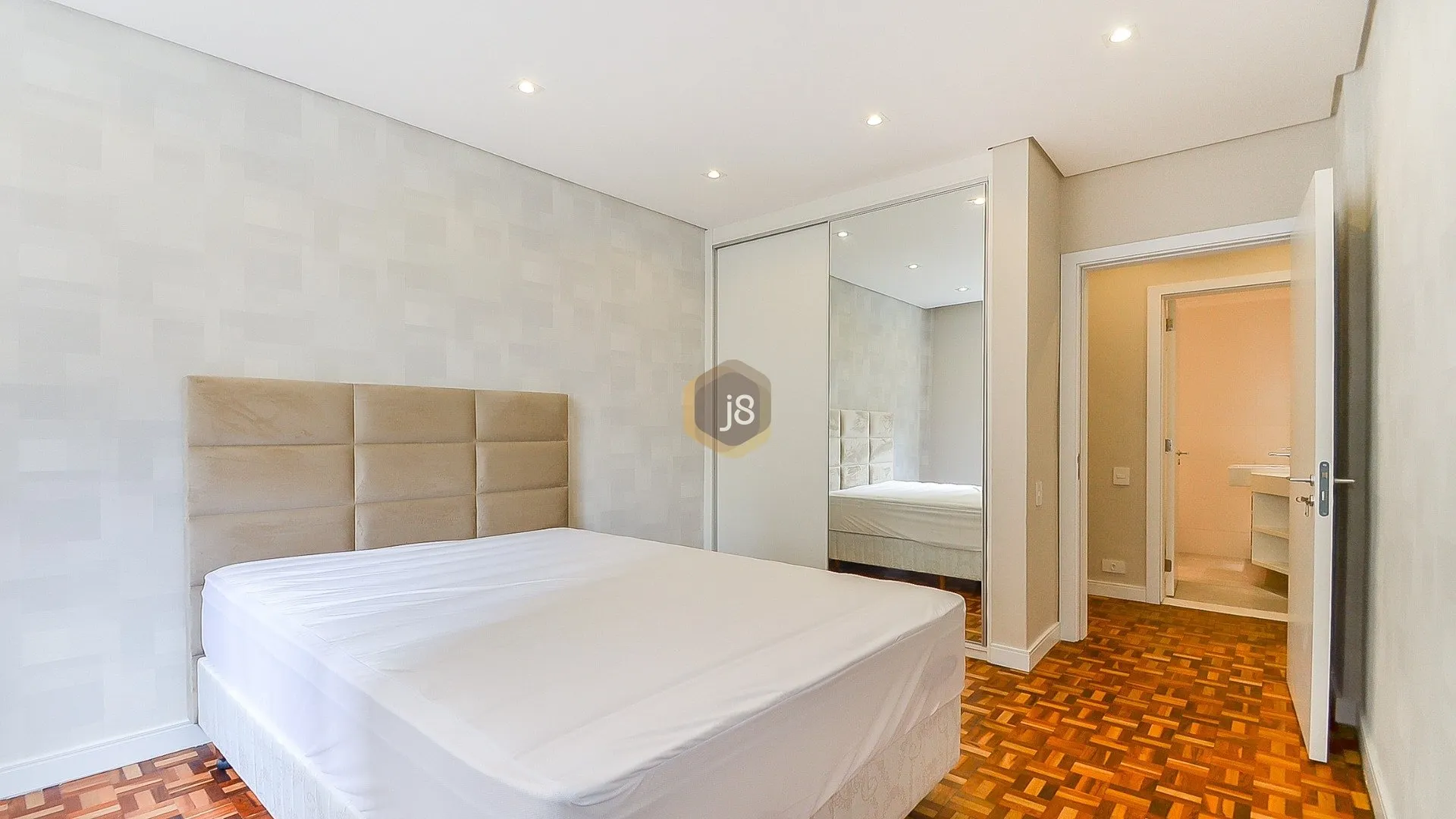 3-bedroom apartment with 137 m² and 3 total bathrooms — photo 21
