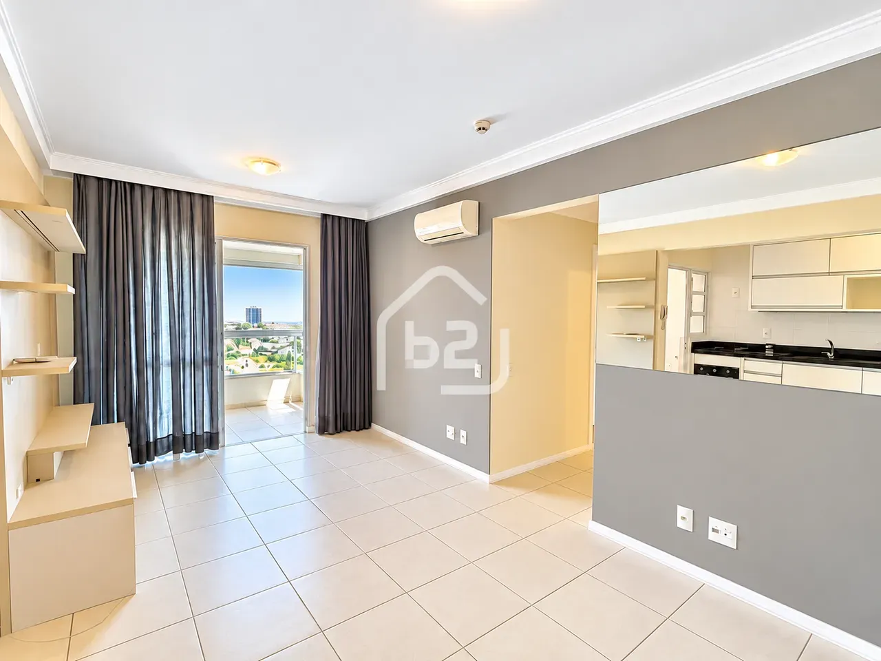 2-bedroom apartment in a building with a gym — photo 9