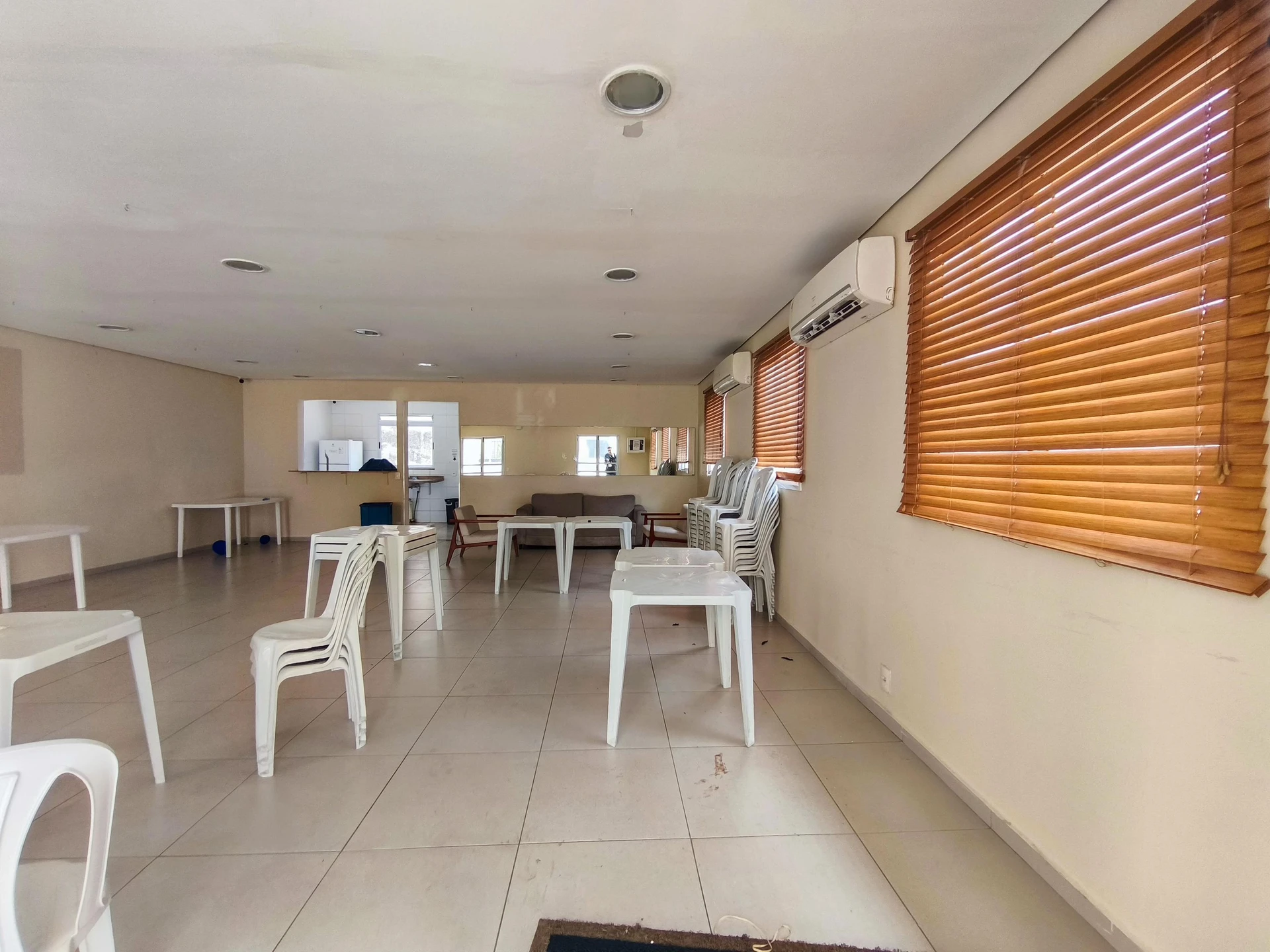 Apartamento de 2 quartos em condomínio com piscina — photo 16