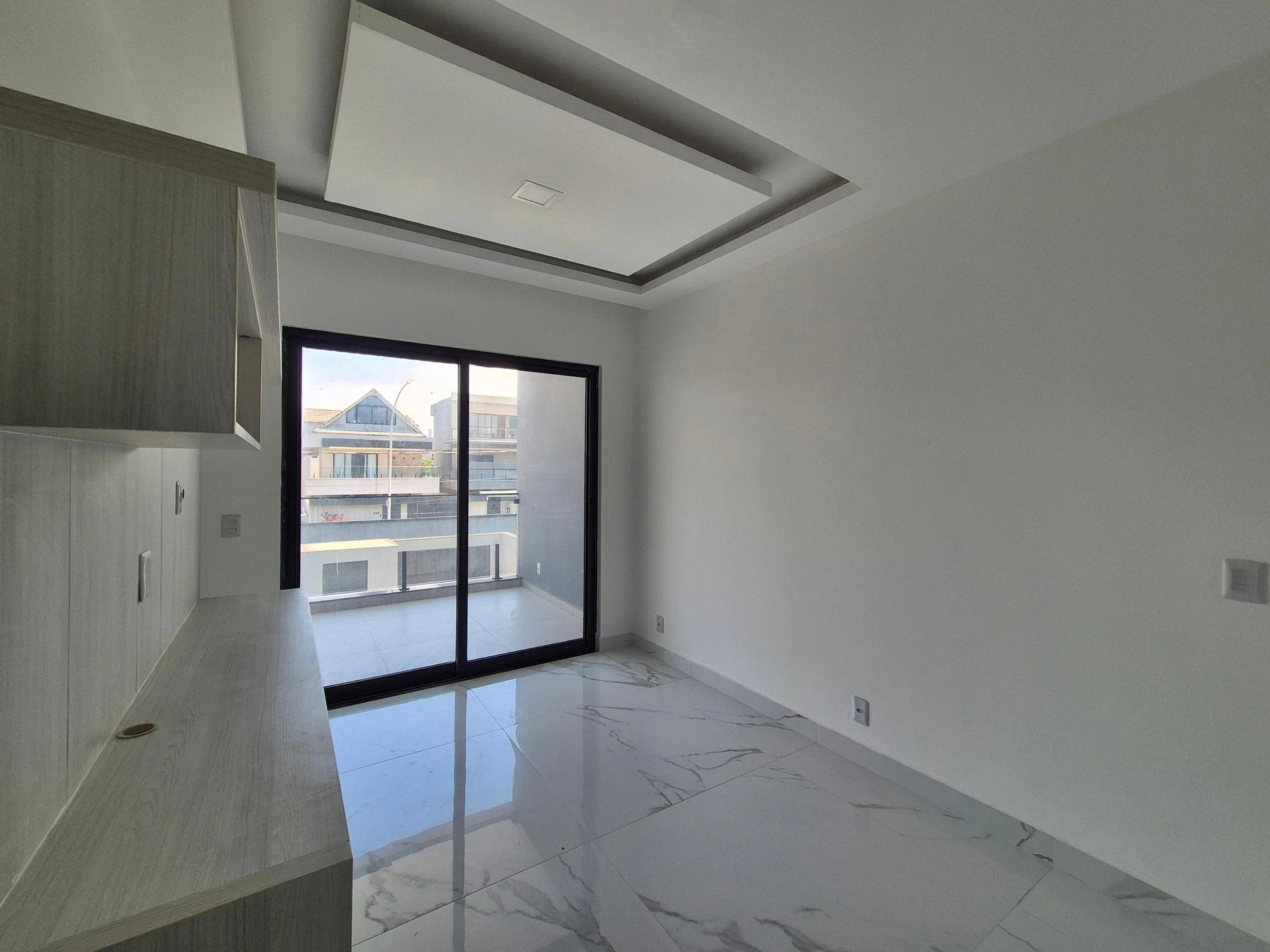 Ventanales de piso a techo y 5 dormitorios: casa de 403 m² — photo 53