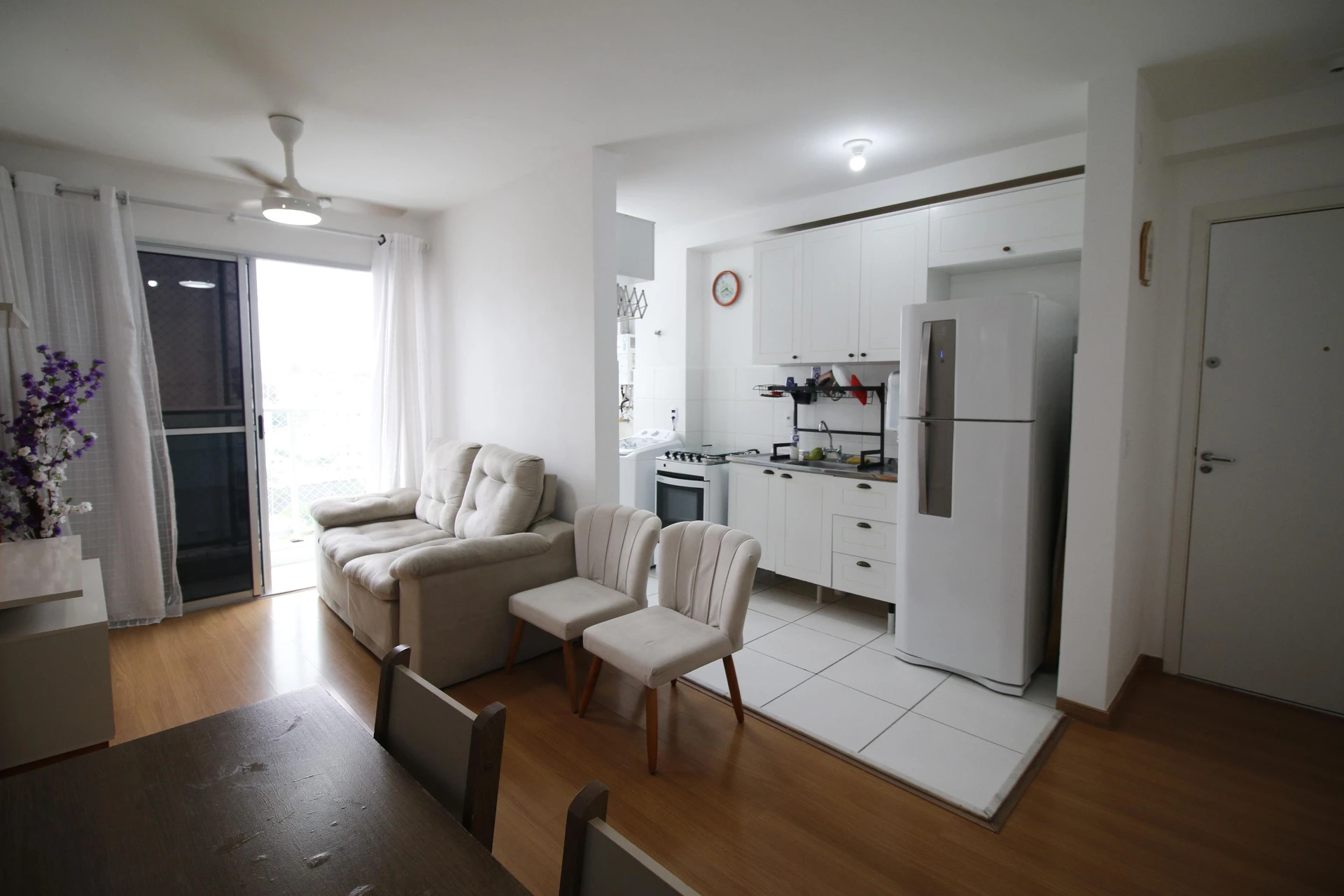 2-bedroom apartment in a building with a gym — photo 20