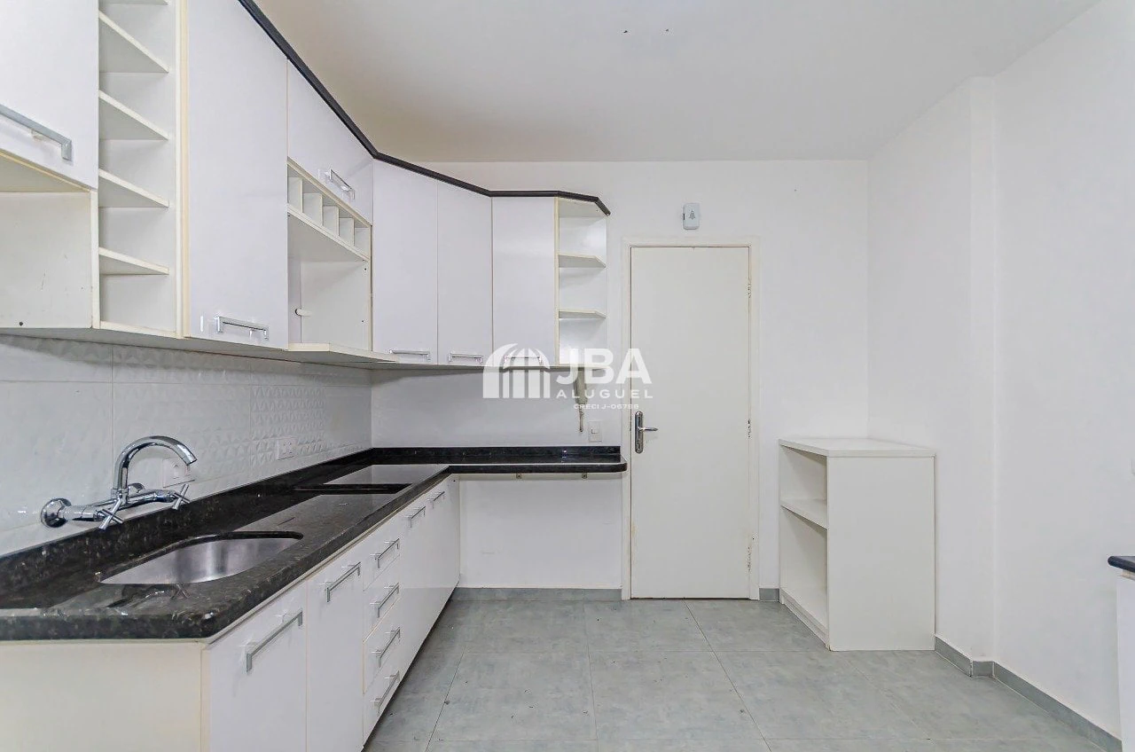 Apartamento de 3 habitaciones con 172 m² y cocina aparte — photo 25