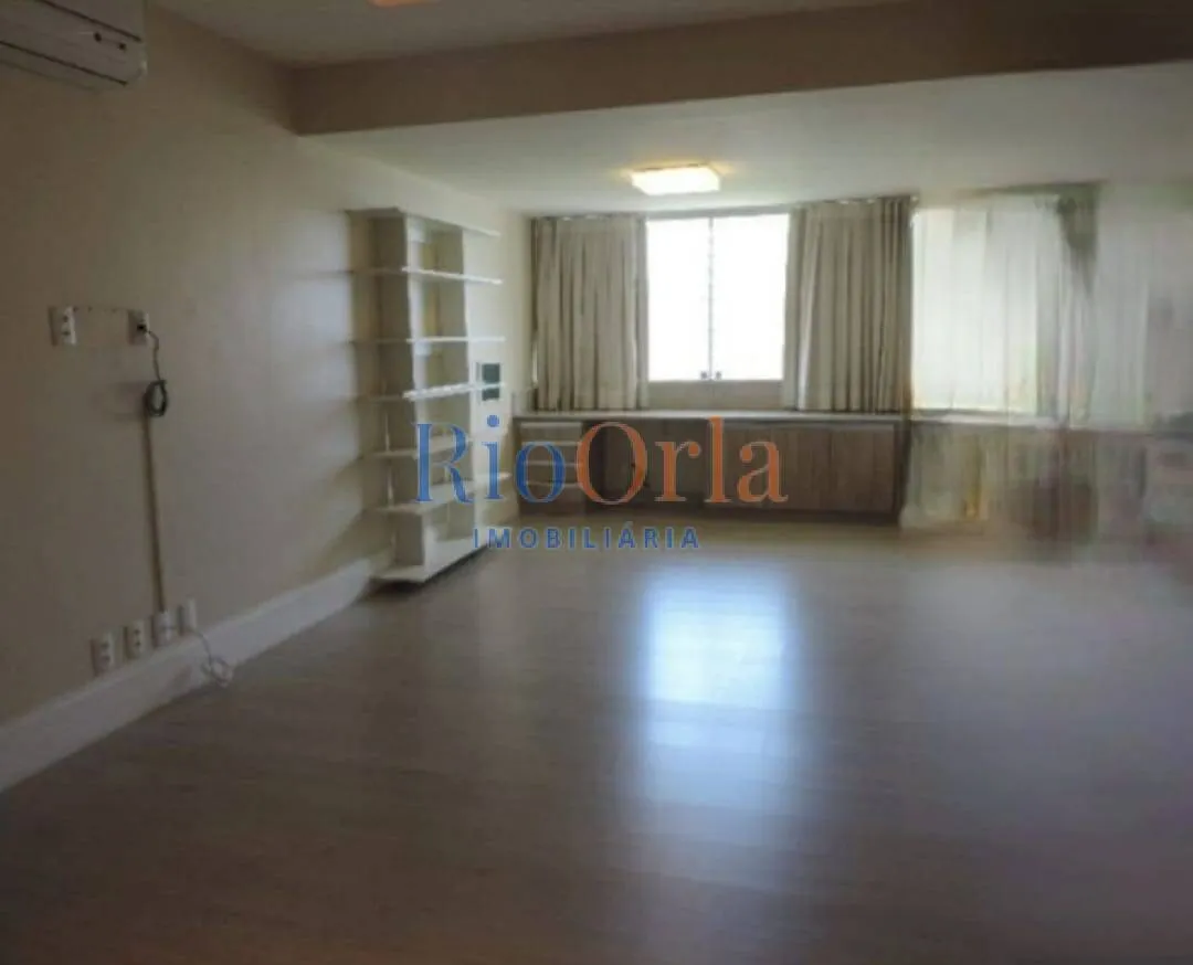 Unfurnished apartment with 4 bedrooms and 5 bathrooms — photo 25