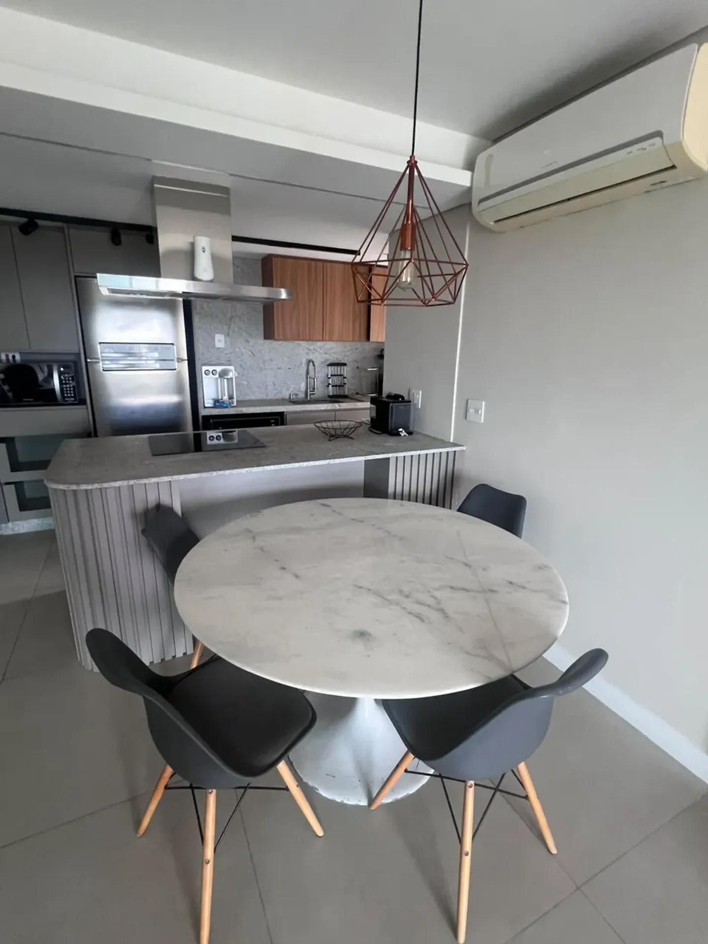 Apartment on the 10th floor with a grill on the balcony — photo 31