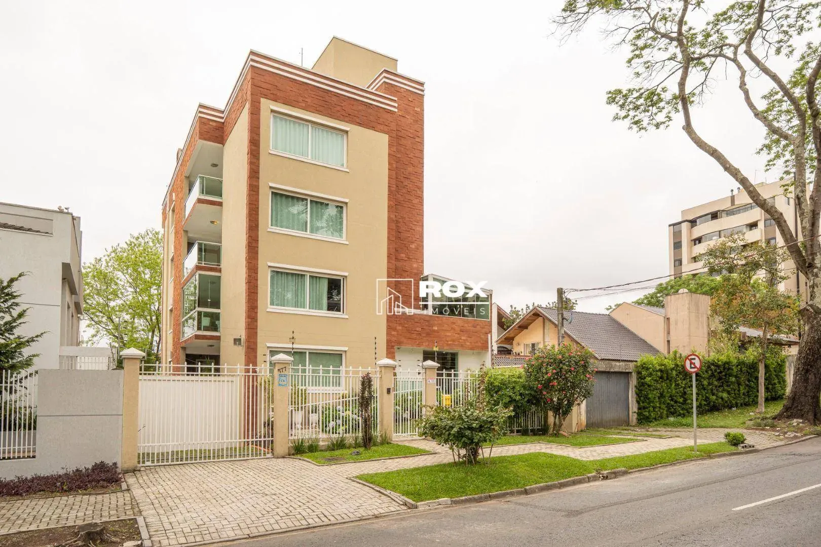 Furnished apartment, 179 m², with a fireplace — photo 31