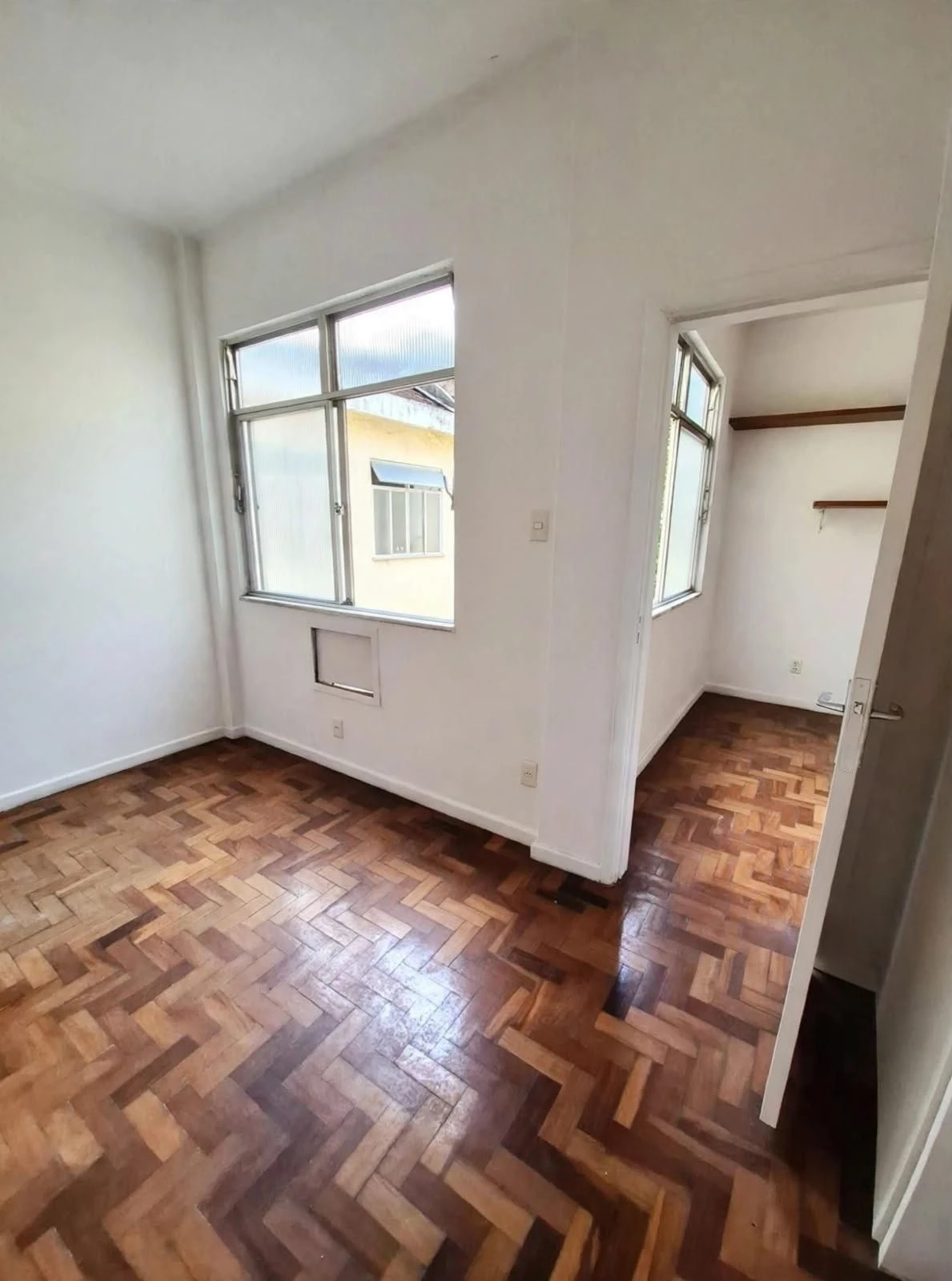 Apartment, 50 m², with wood or laminate floors — photo 7