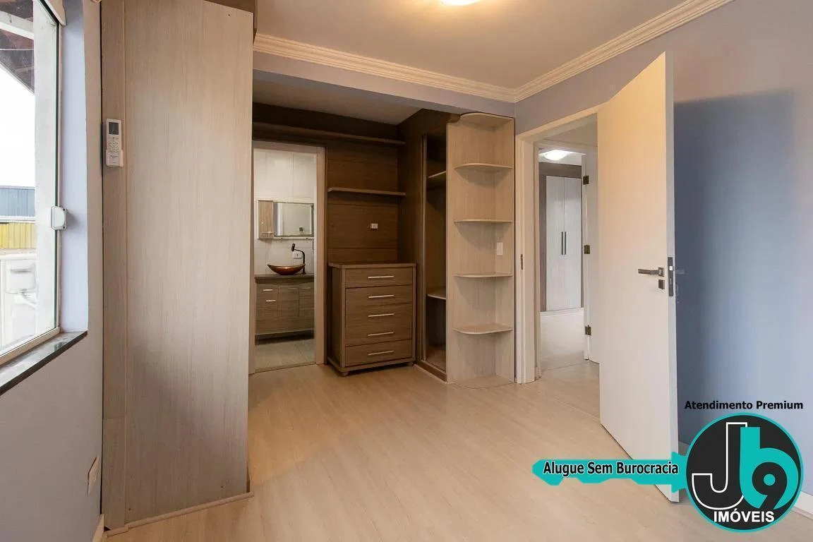 212 m² house with a home office and a glass-enclosed balcony — photo 4