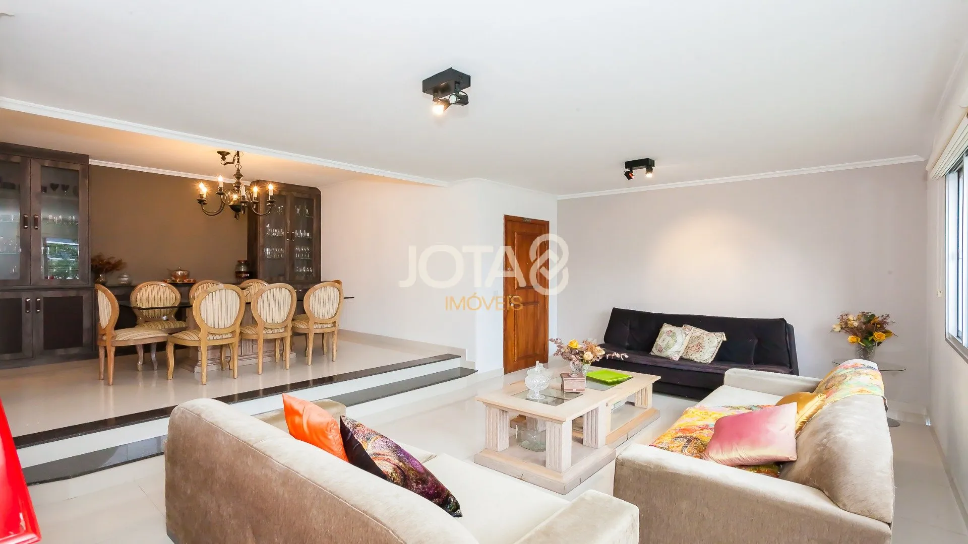 219 m² furnished apartment with 4 bedrooms and private garden — photo 8