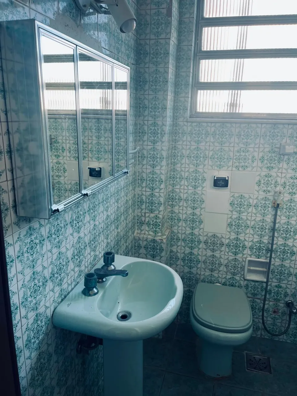 Unfurnished 2-bedroom apartment with a gas kitchen — photo 11