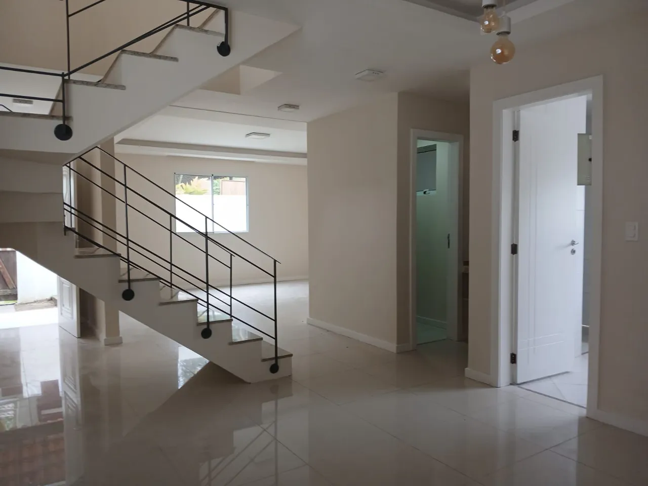 Casa duplex com 3 quartos e 2 banheiros — photo 2