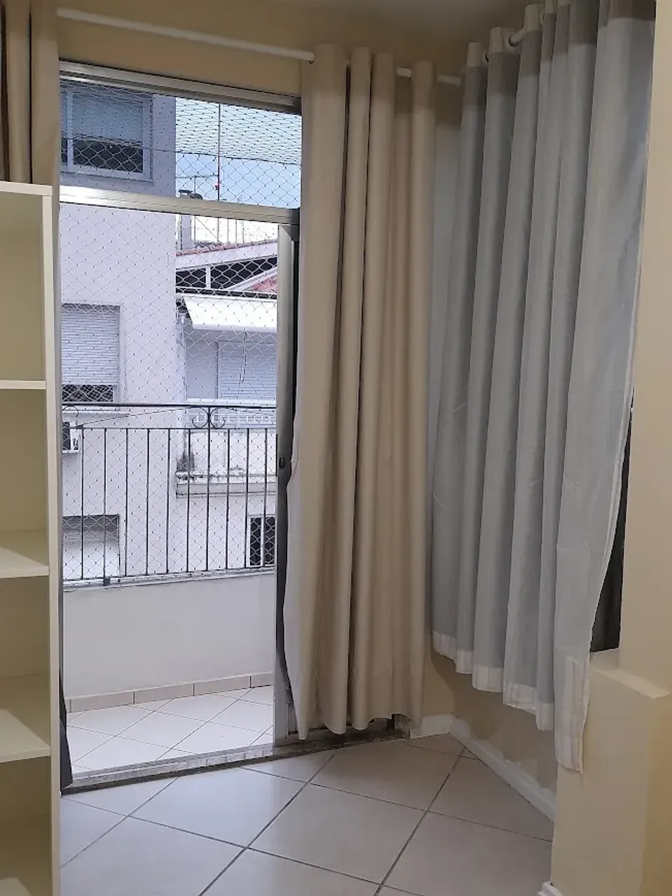 Furnished 4-bedroom apartment with a gas stove — photo 11