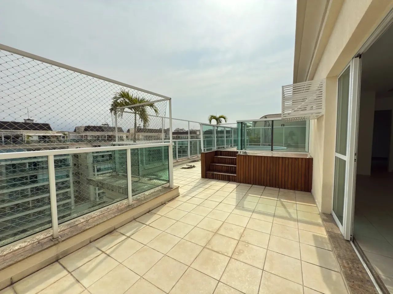 3-bedroom apartment in a building with a gym — photo 9