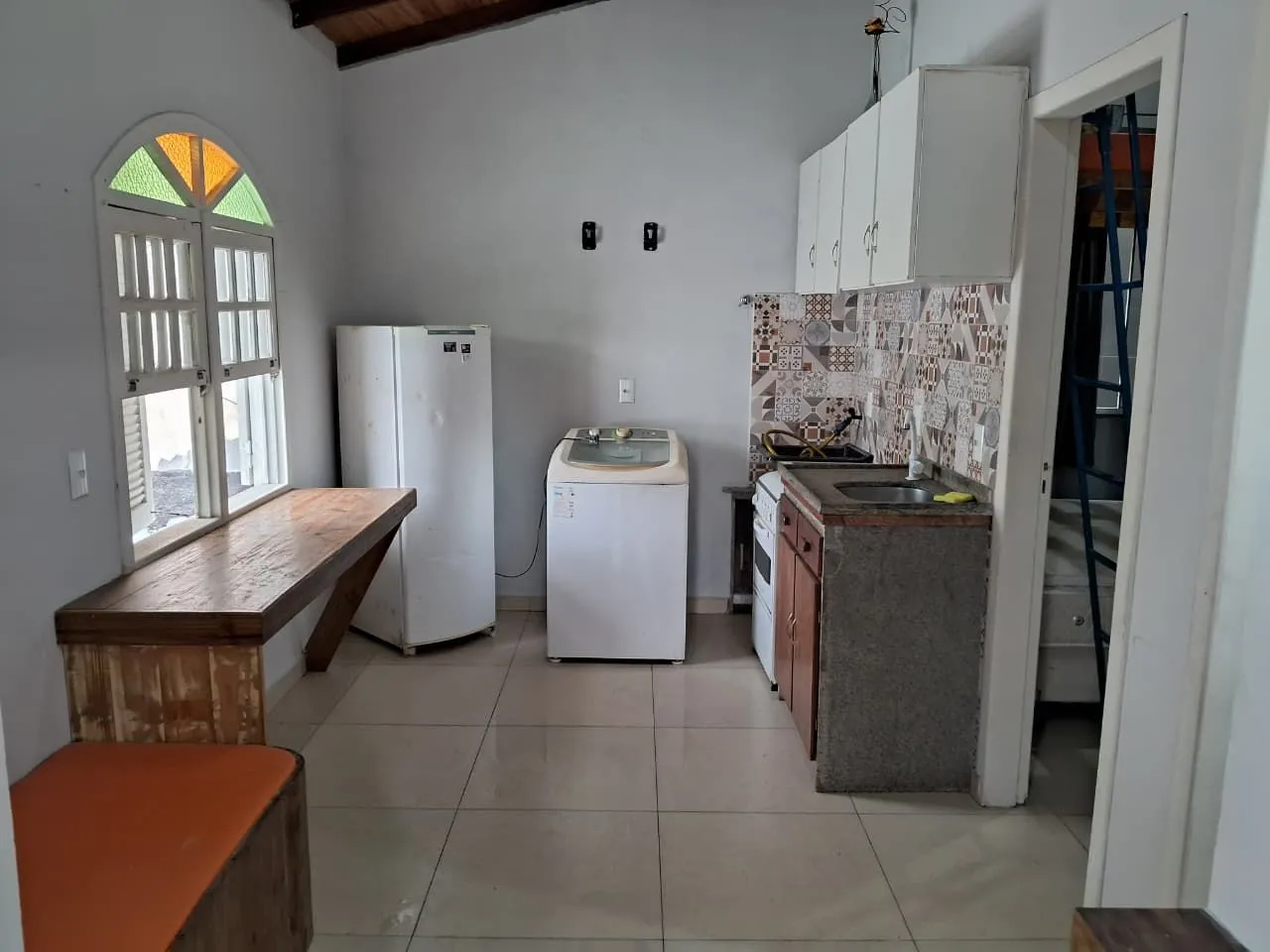 One-bedroom house with a washing machine