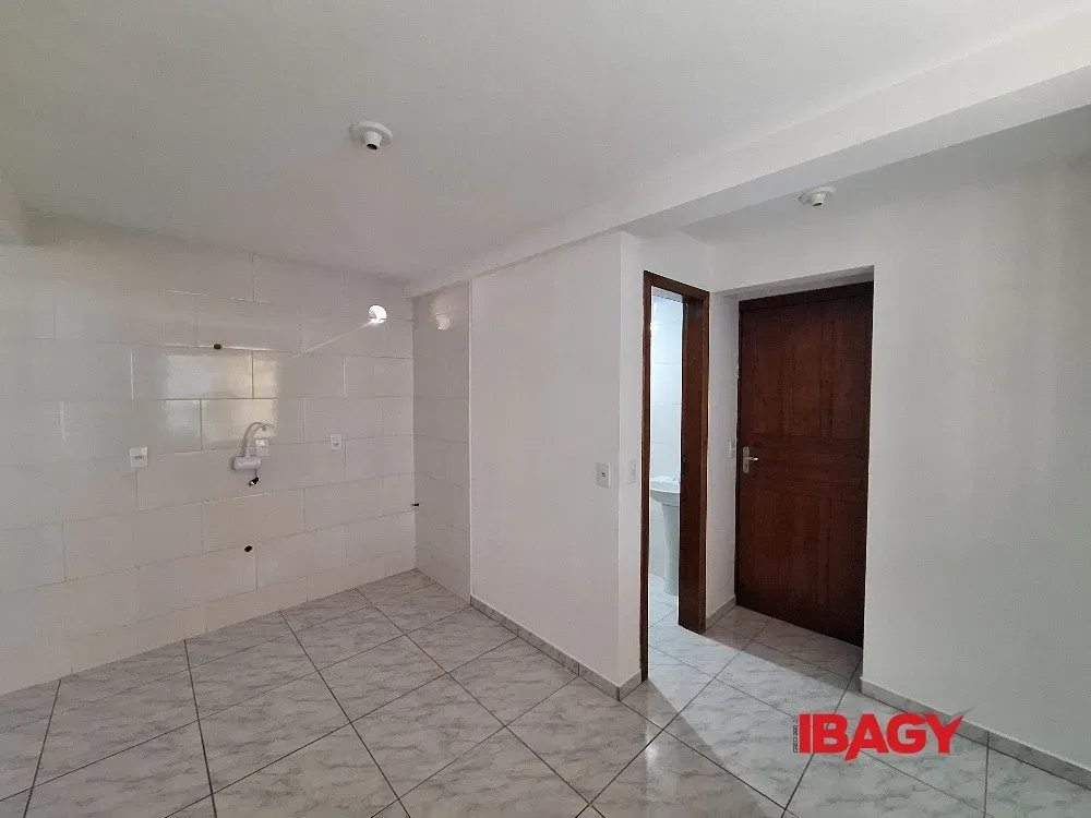 2-bedroom apartment with a separate closed kitchen — photo 2