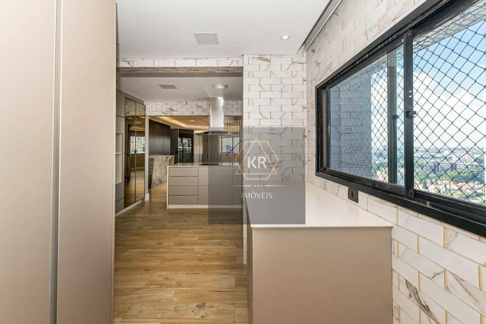 Furnished 272 m² apartment with 3 en-suites and 4 parking — photo 49