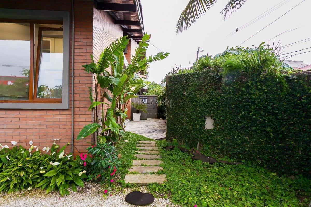 7-bedroom house with a home office in Curitiba — photo 24
