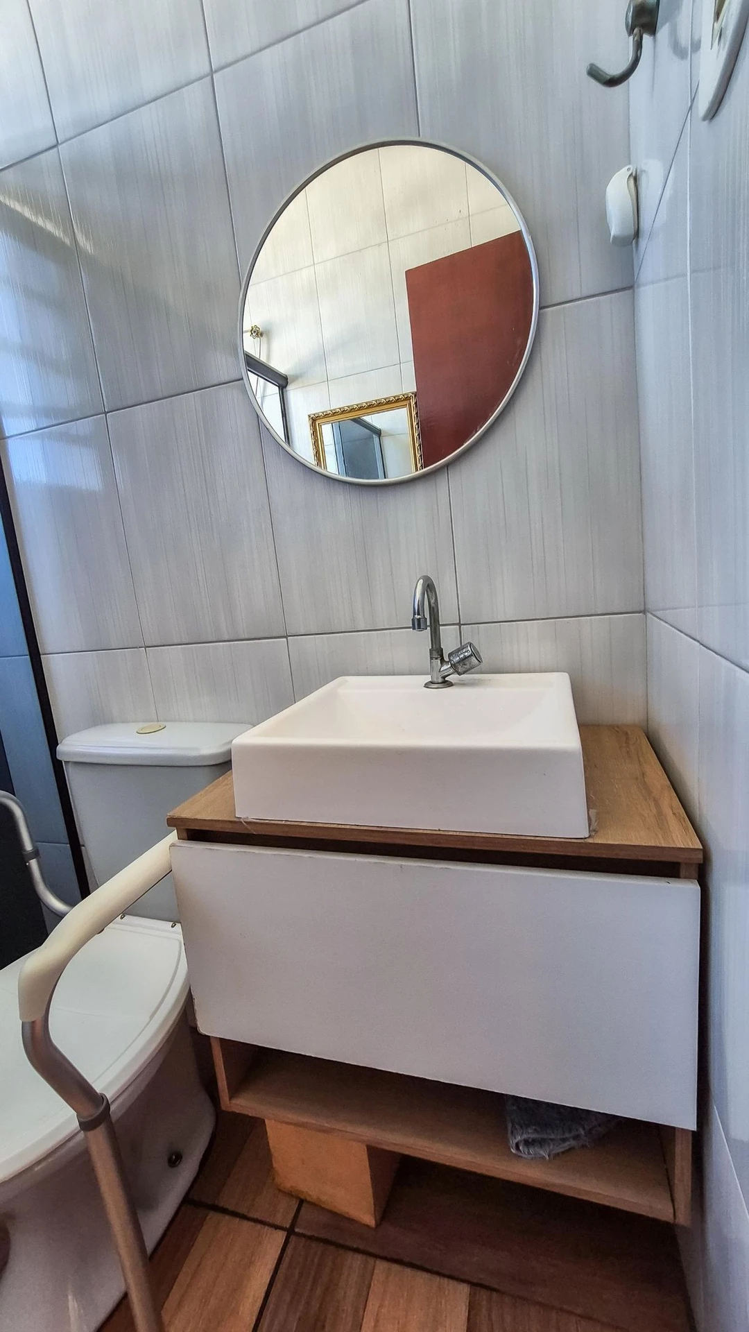 Furnished 2-bedroom apartment with 1 bathroom — photo 22
