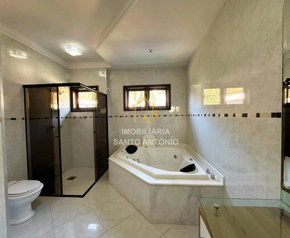 Ванна та 4 спальні: будинок 377 м² — photo 39