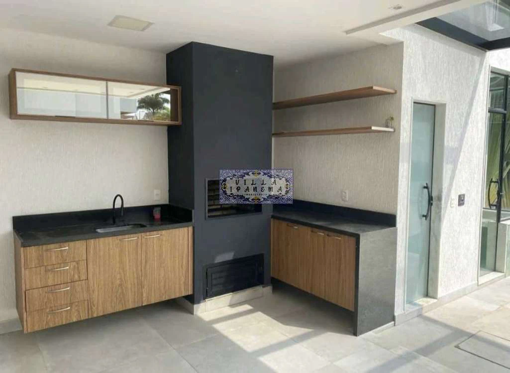 515 m² house with 5 en-suite bedrooms and 2 parking spots — photo 5