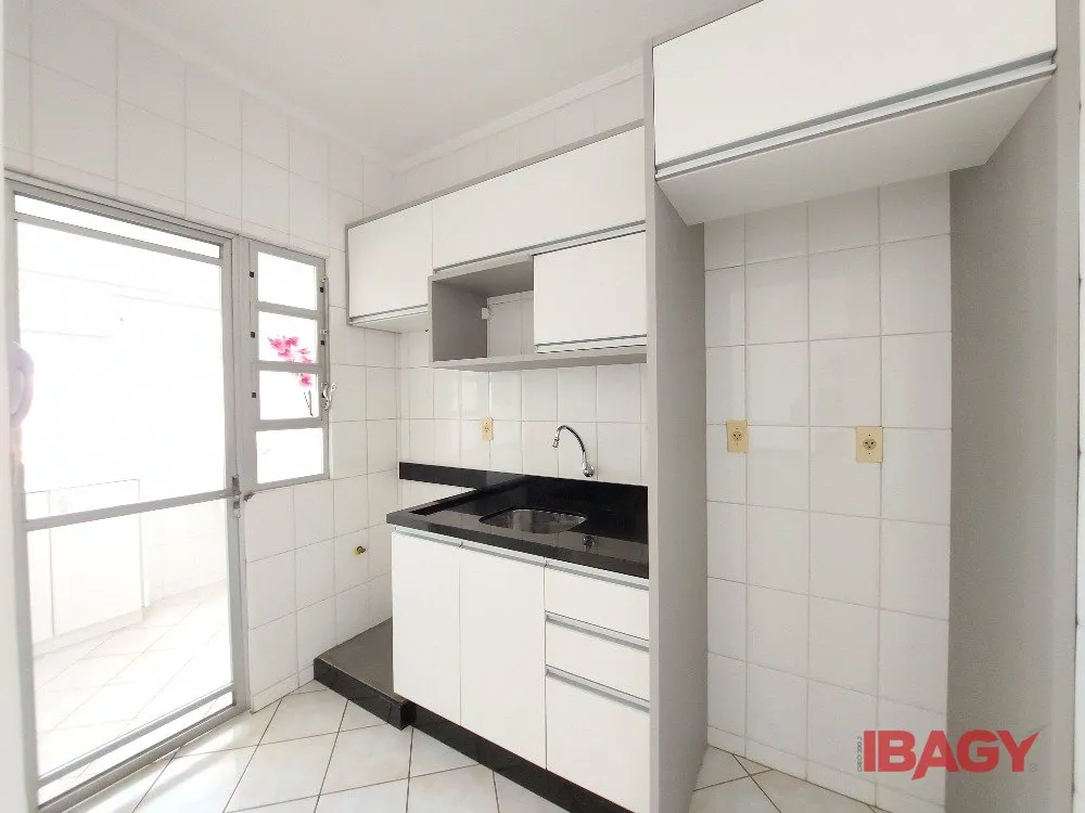 Квартира с 2 спальнями и кухней открытой планировки — photo 2
