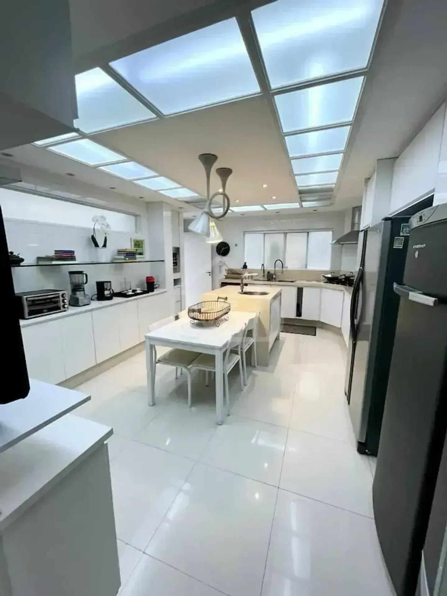 Casa mobiliada com 7 suítes e 10 banheiros, 720 m² — photo 2