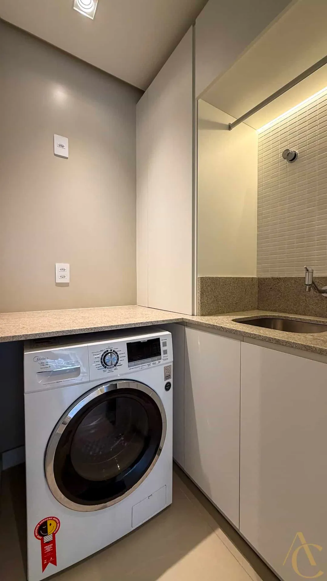 Студія 53 м² з панорамними вікнами та видом на гори — photo 14