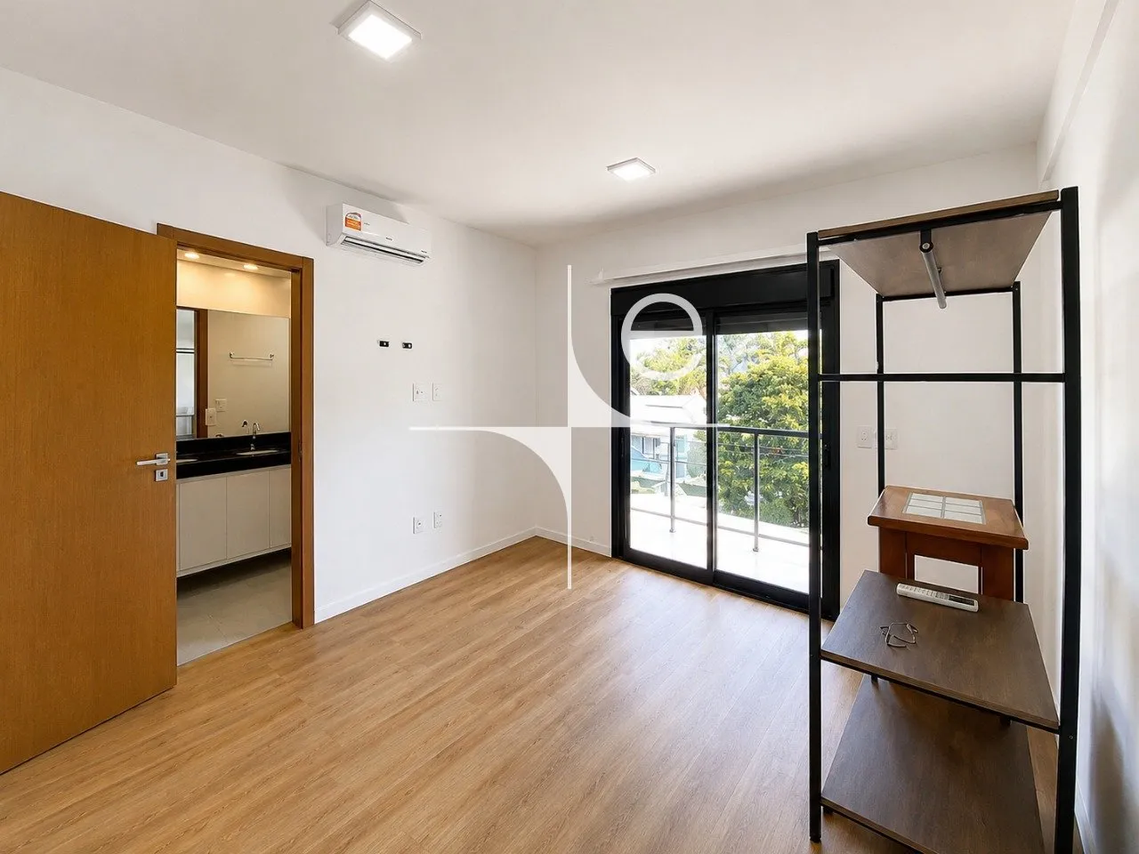 House with 3 bedrooms and a private yard — photo 12