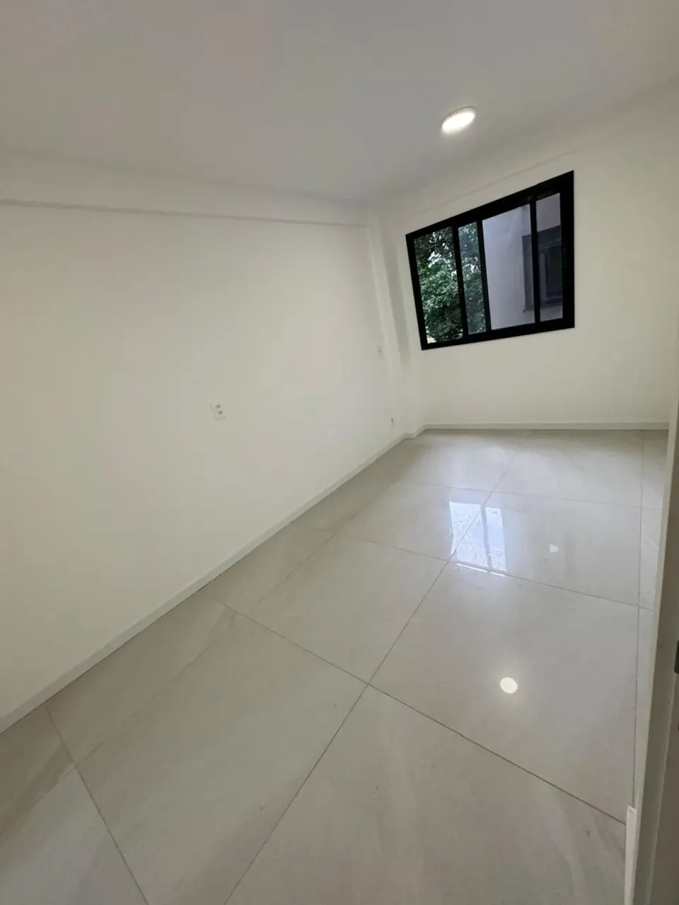 Unfurnished apartment with 3 bedrooms and 4 bathrooms — photo 14