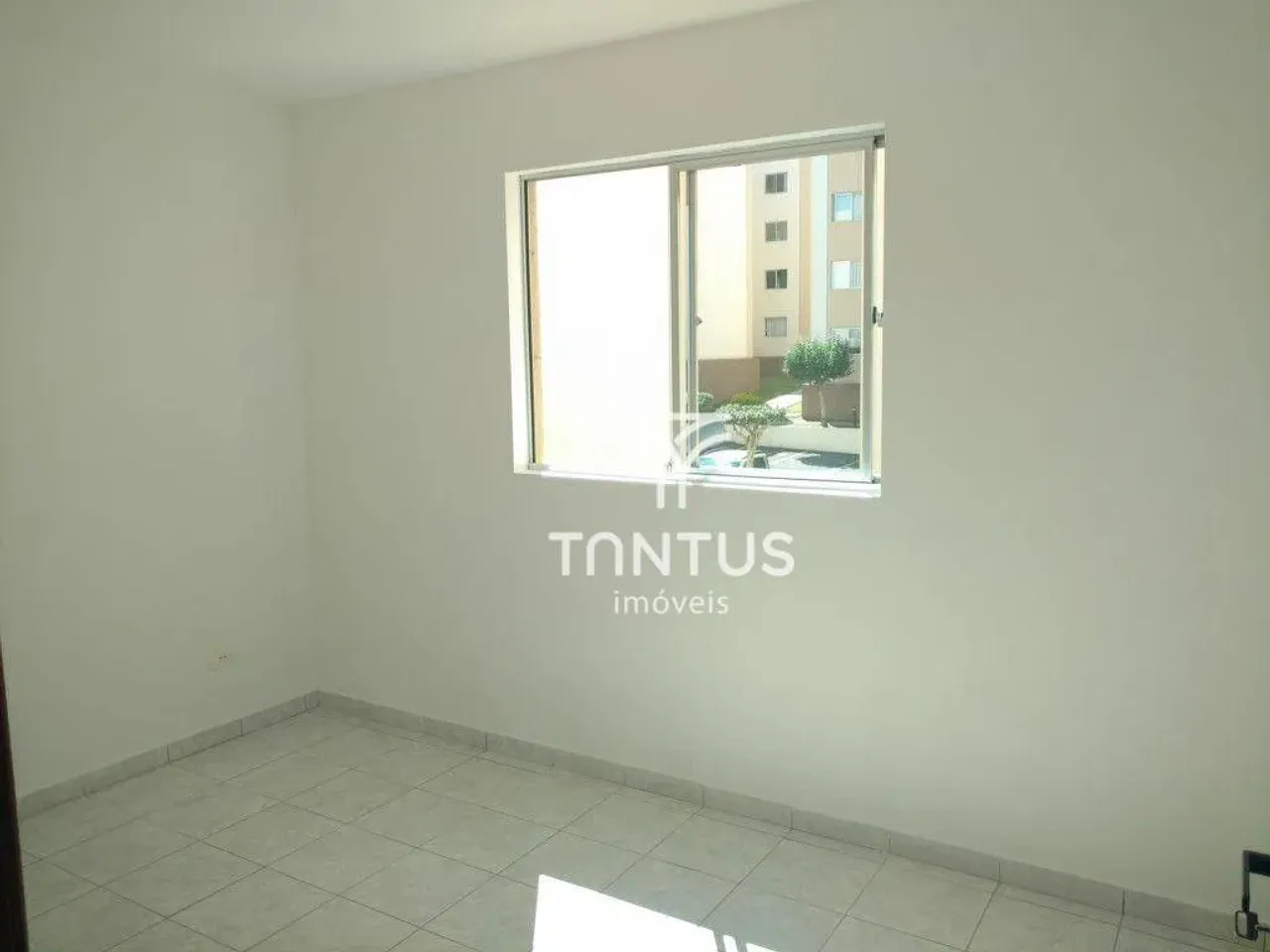 3-bedroom apartment with a separate, closed kitchen — photo 3