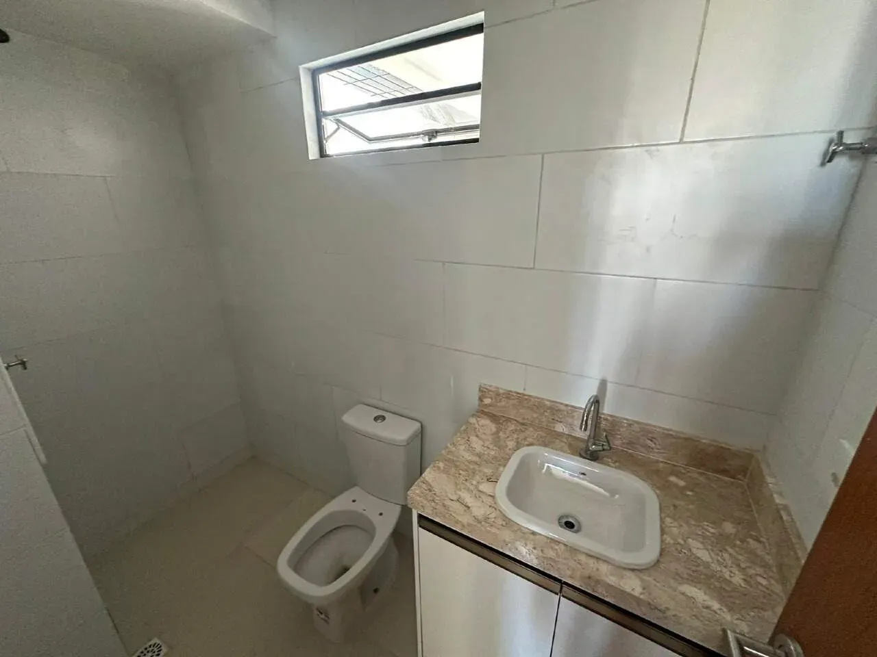 3-bedroom rental apartment with 1 suite and 2 parking — photo 9