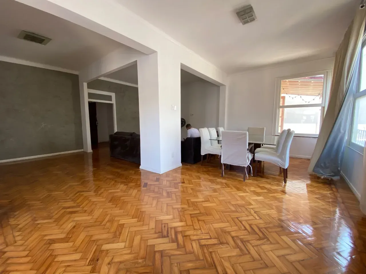 Walk-in closet in a 3-bedroom apartment, 153 m² — photo 8