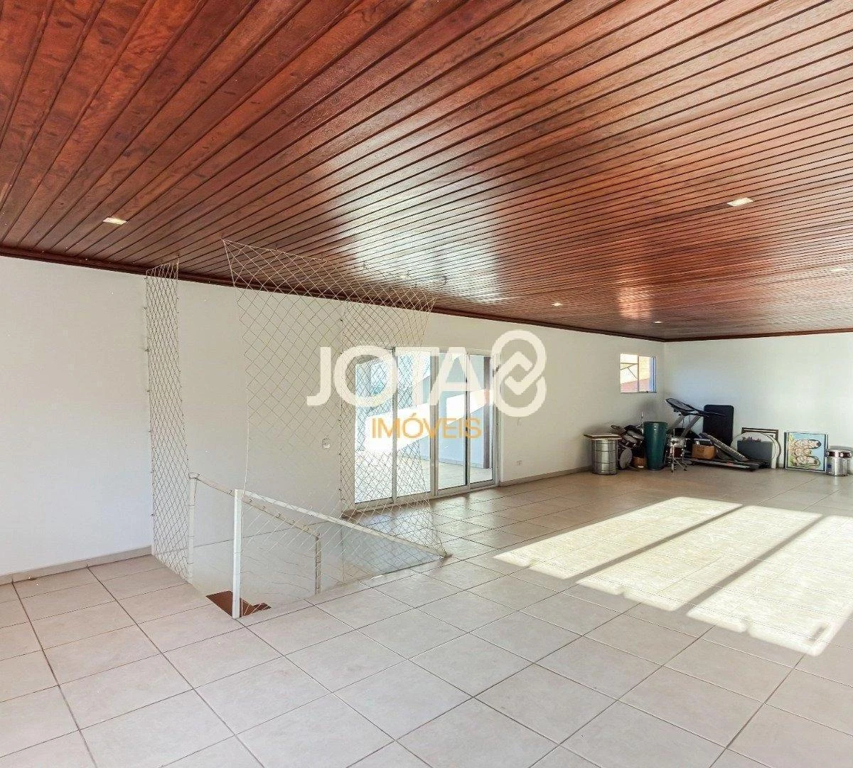 Spacious house with 3 en-suite bedrooms and 526 m² — photo 19