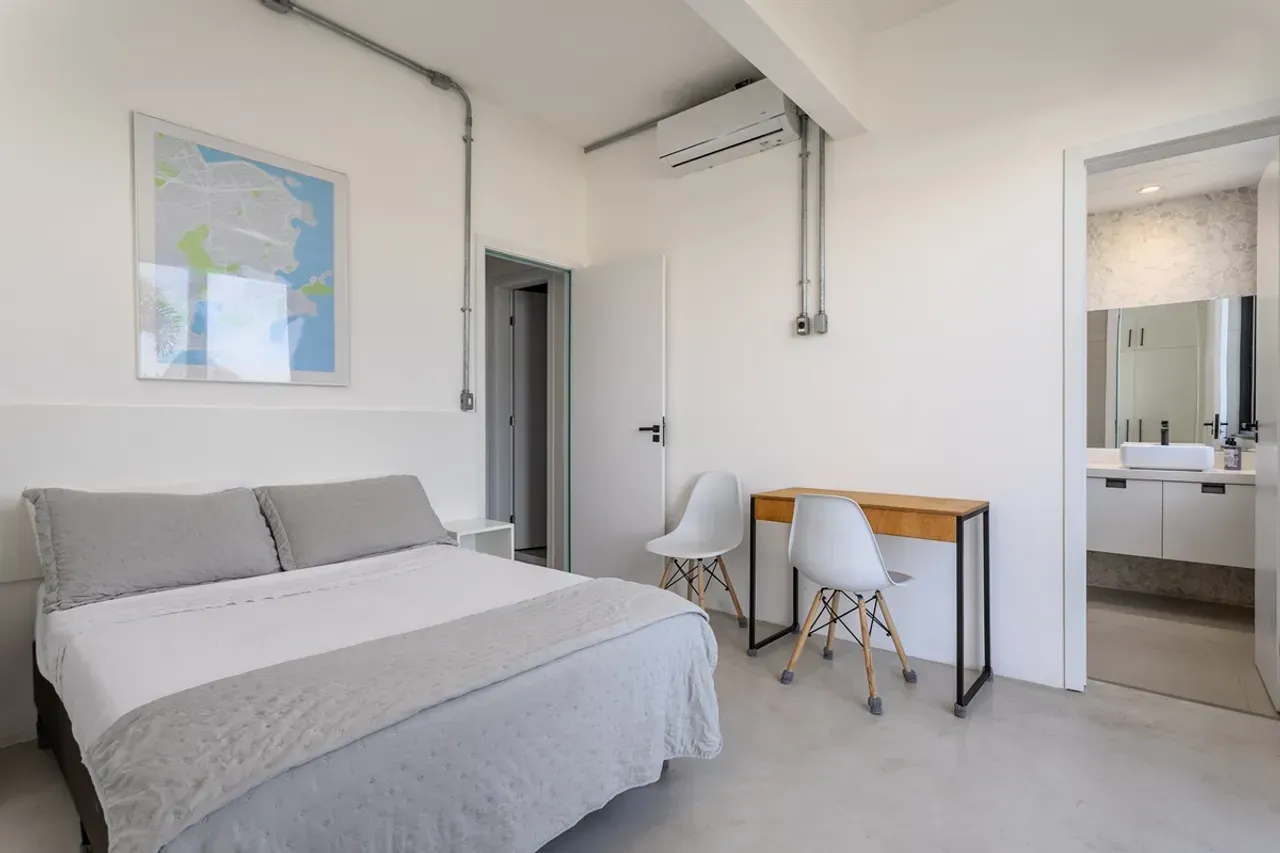 Furnished apartment with 2 bedrooms and enclosed balcony — photo 11